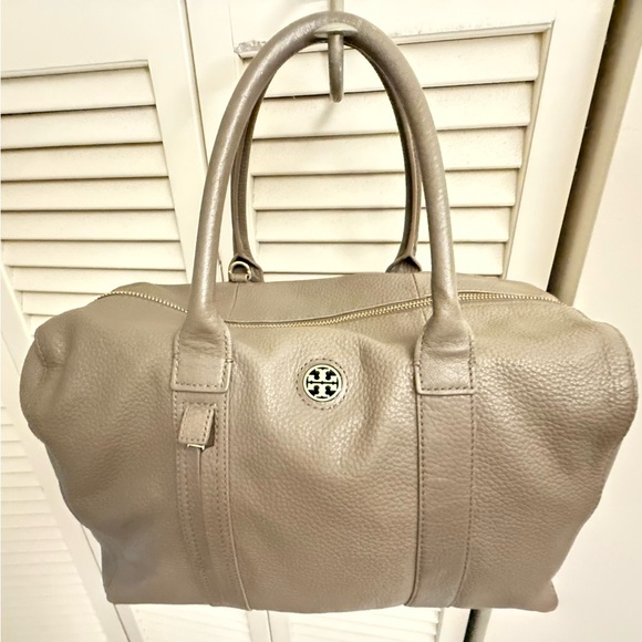 2 Tori Burch hand bags . New, spacious , casual, beautiful colors. - Picture 12 of 16